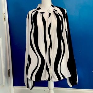 4X black and white blouse